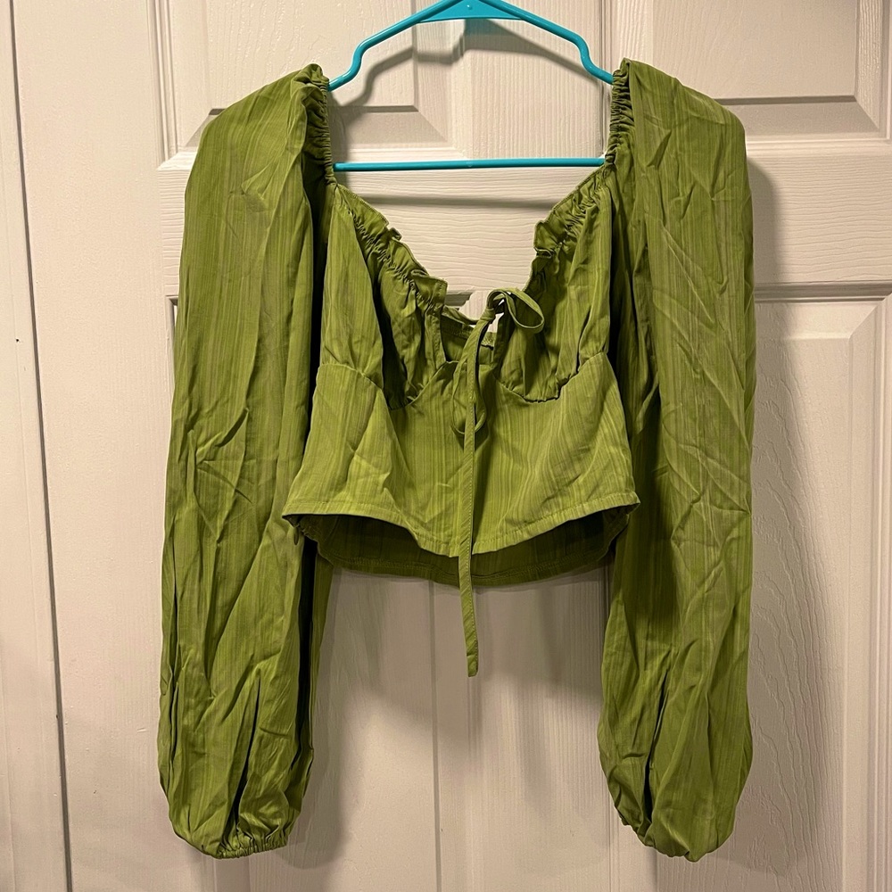 Green long sleeve crop top